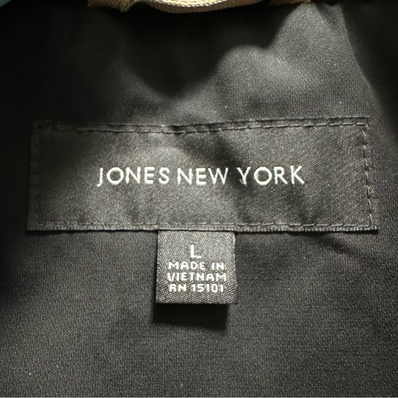 NWOT Jones New York beautiful women’s Raincoat with hood, size L, fully lined - Picture 2 of 12